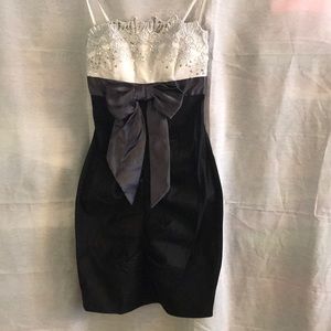 Black and White Strapless Short Tuck